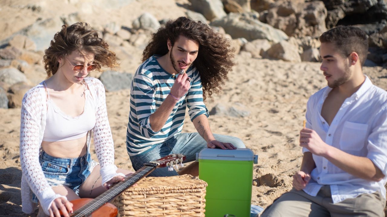 Why Outdoor Cooler Brands Run Out of Stock Every Summer — and What the Timing Actually Tells You